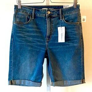 Old Navy Women’s High Rise Secret Slim Pocket Distressed Jean Shorts Size 8 NWT